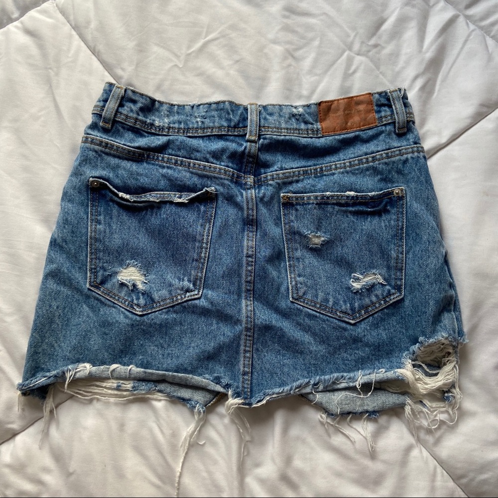 Zara Mini Skirt - Picture 2 of 3